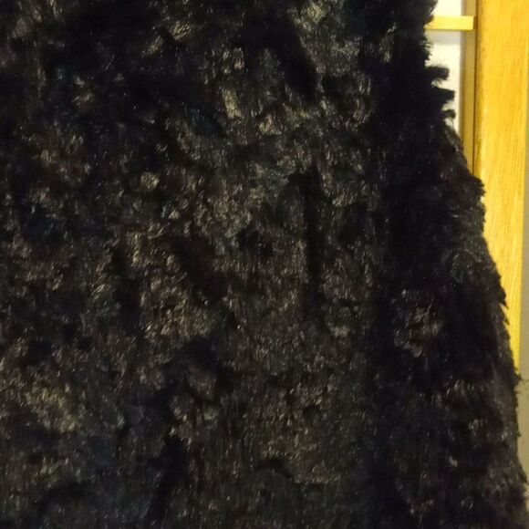 Trina Turk Lg Cropped Furry Vest - Picture 7 of 16